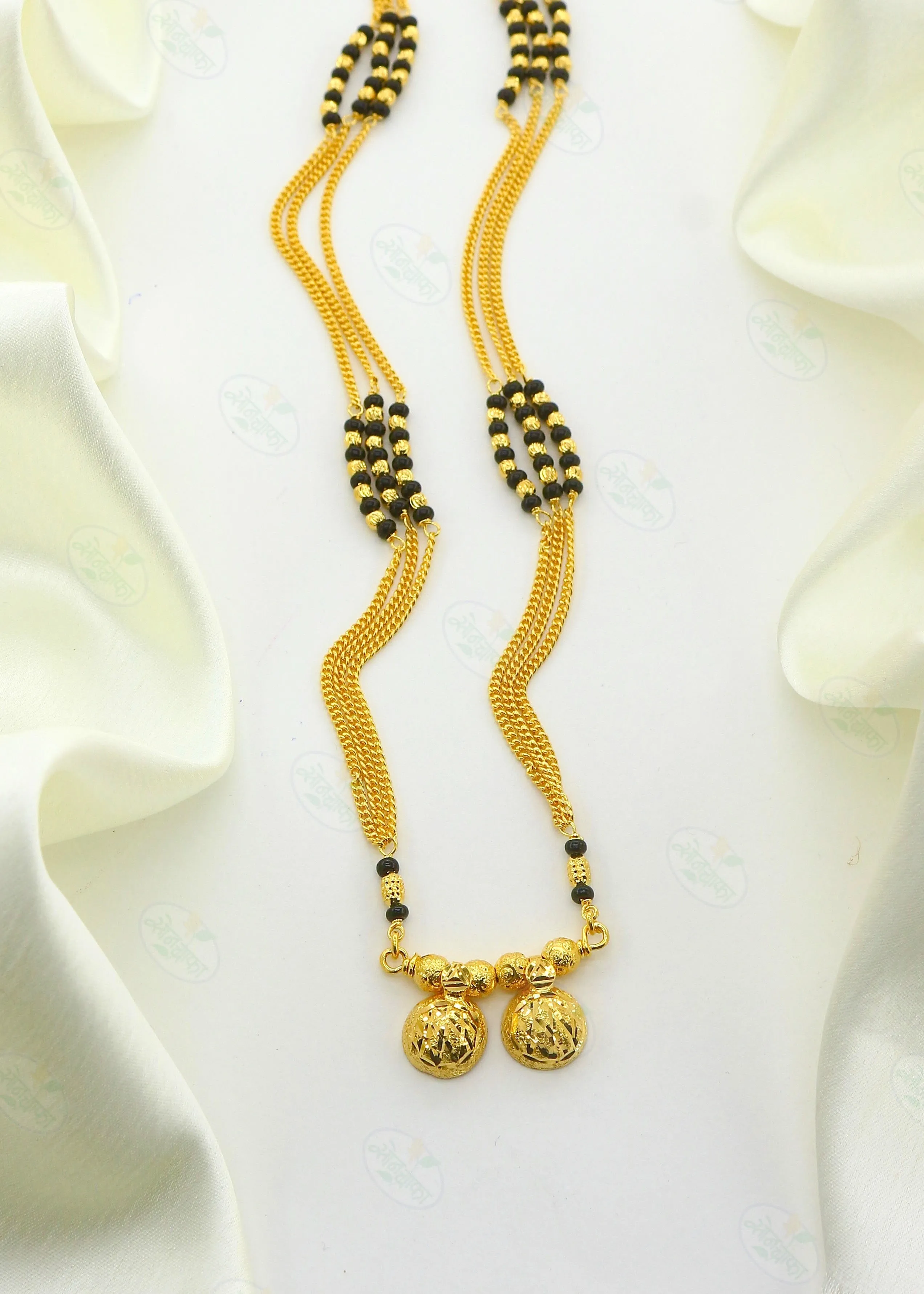 CHARMING GOLDEN WATI PENDANT MANGALSUTRA