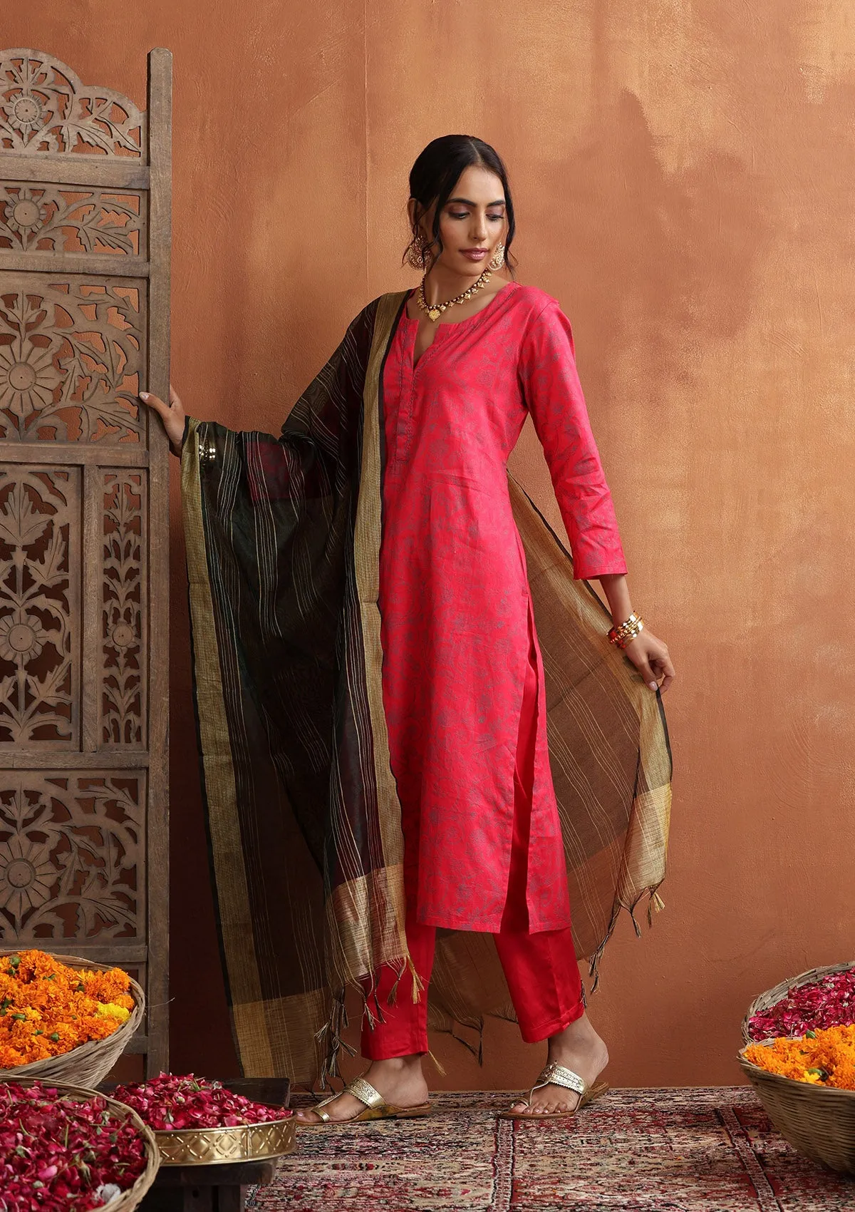 HOC Crafts Glazed Cotton Hand Block Printed with Hand Embroidery Women's 3 PC Long Kurta Set with dupatta - Pink