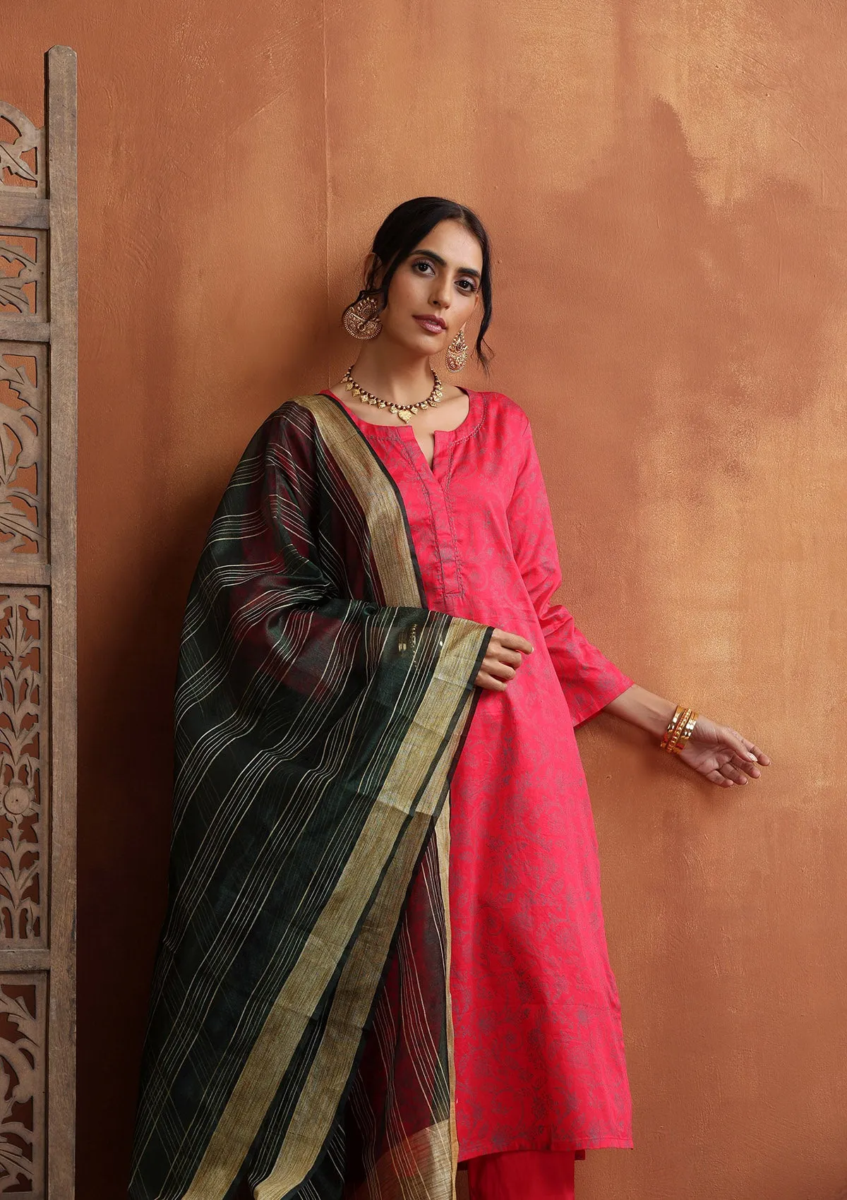 HOC Crafts Glazed Cotton Hand Block Printed with Hand Embroidery Women's 3 PC Long Kurta Set with dupatta - Pink