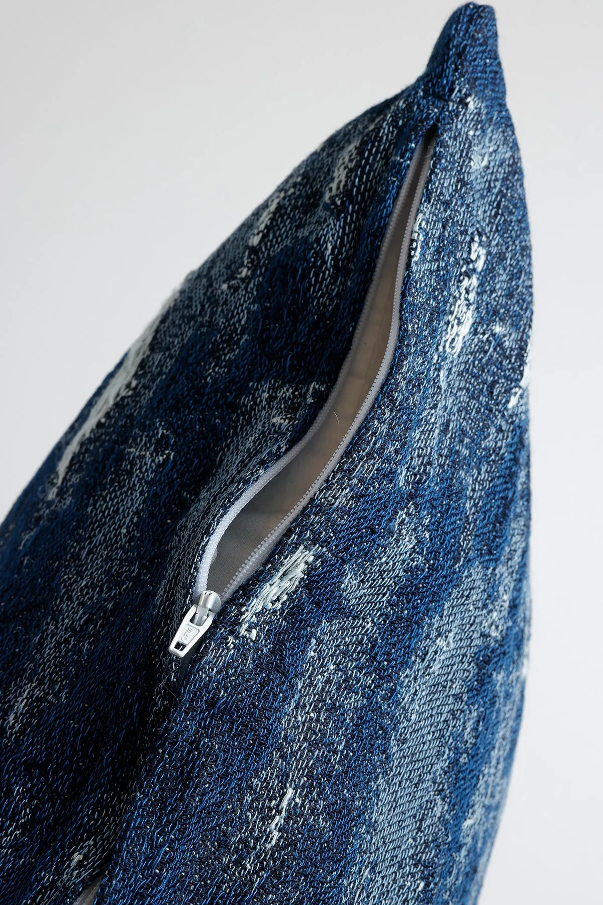 JACQUARD DENIM CUSHION COVER