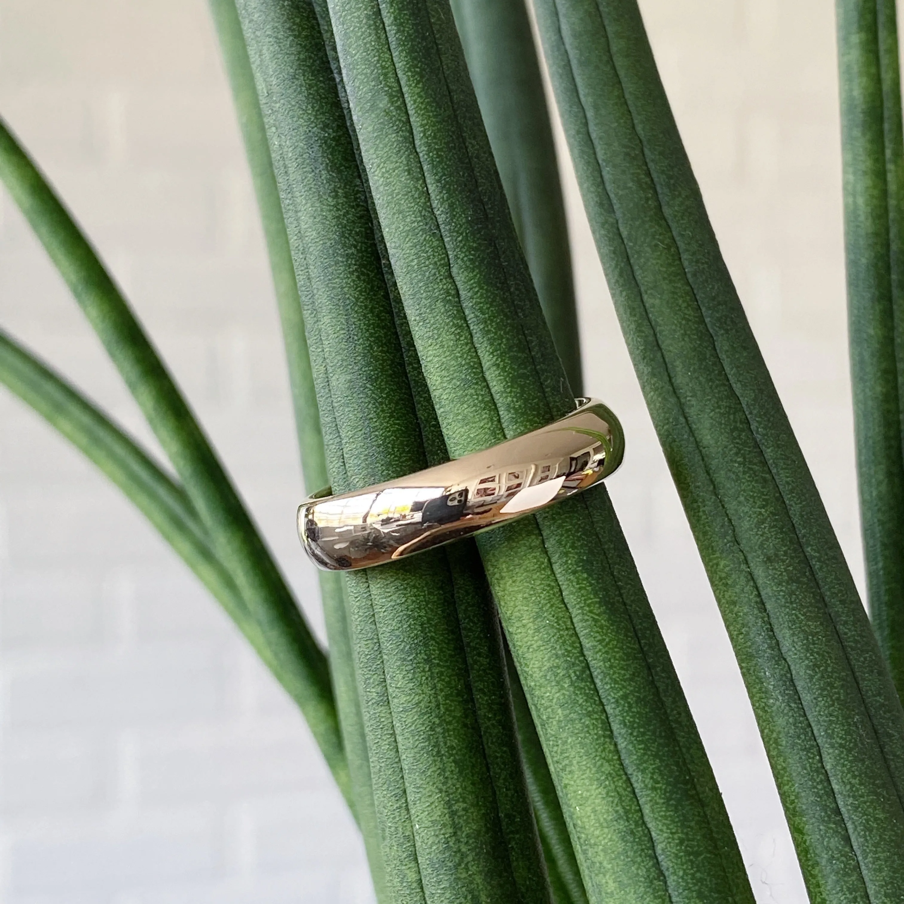 Muir Half Round Wide Band