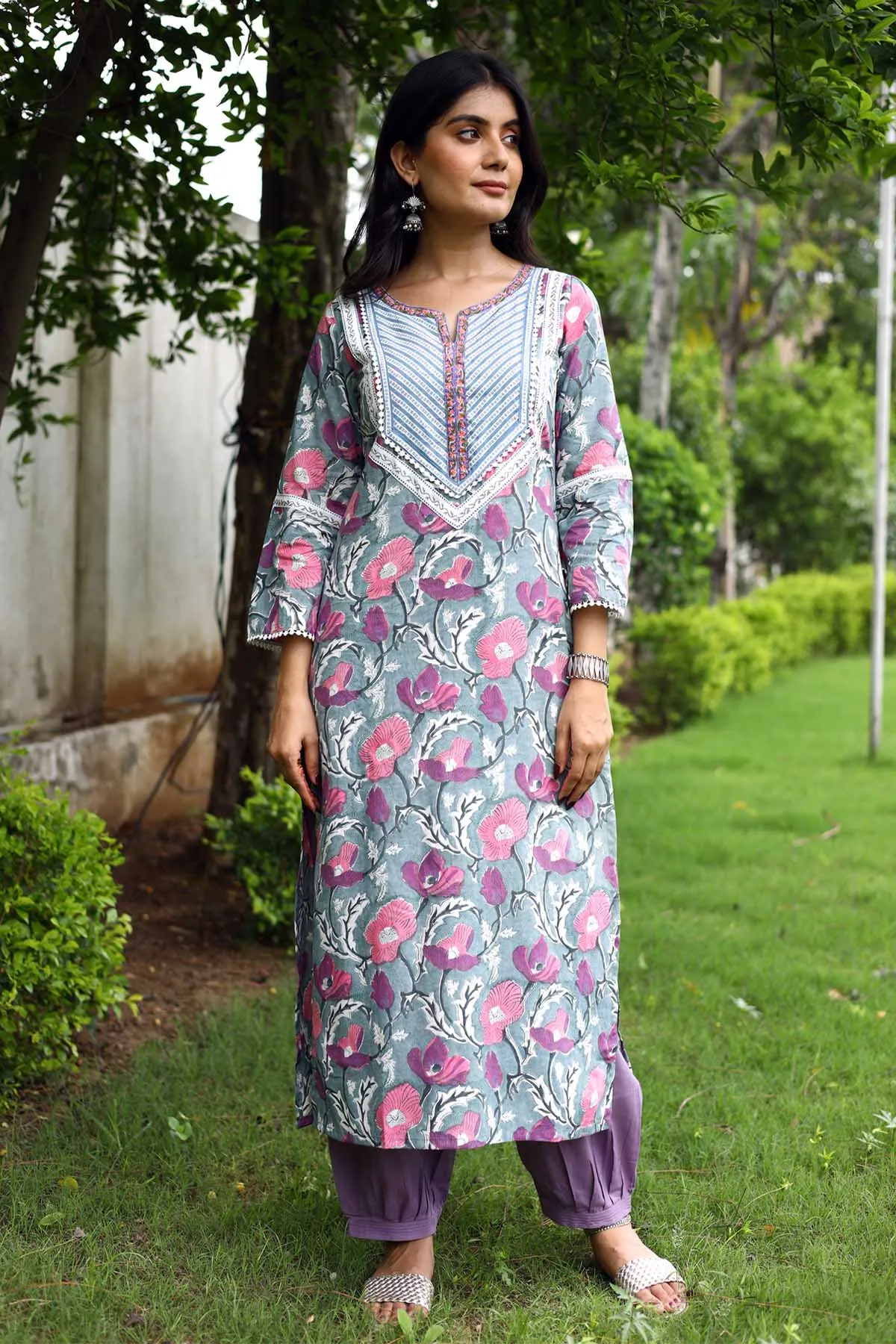 Straight fit kurta in hand block print Mauve color